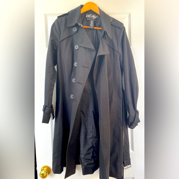 Lord and Taylor Double-breasted trench coat - Picture 7 of 7